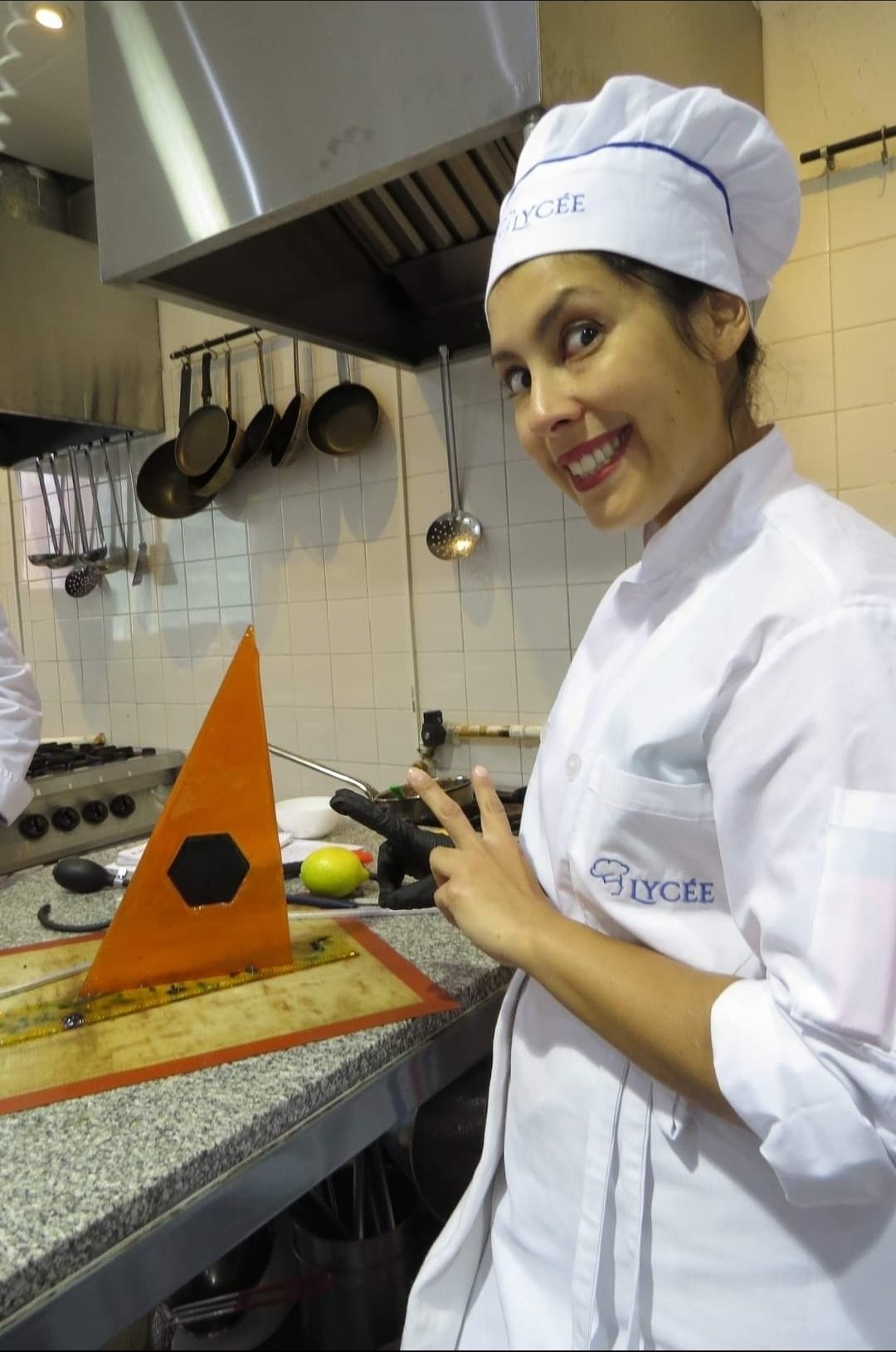 Natalia González durante su formación en la escuela de pastelería Lycée